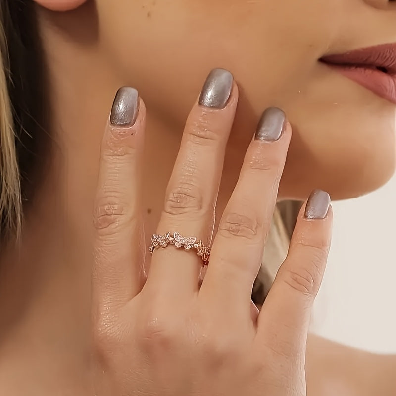 Anillo con forma de mariposa de oro blanco con cristales