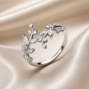 Anillo de tornillo de oro blanco con circonita