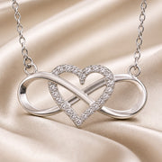Collar con colgante de corazón infinito de oro blanco