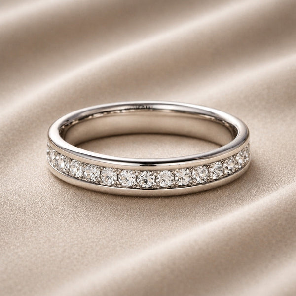 Anillo de oro blanco con circonita brillante