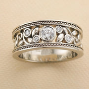 Elegante anillo de oro blanco con circonita