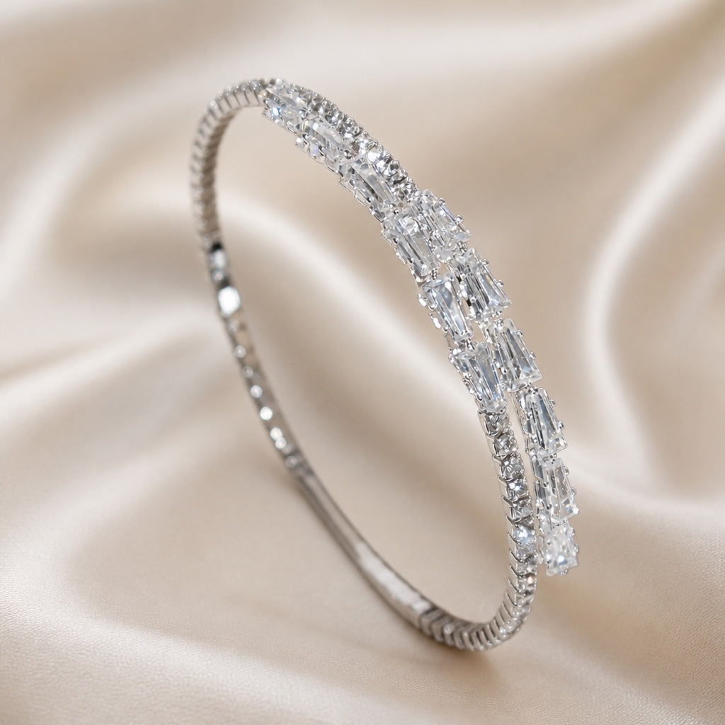 Elegante pulsera de oro blanco con circonita cúbica