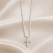 Collar de oro blanco con colgante de cruz y circonitas