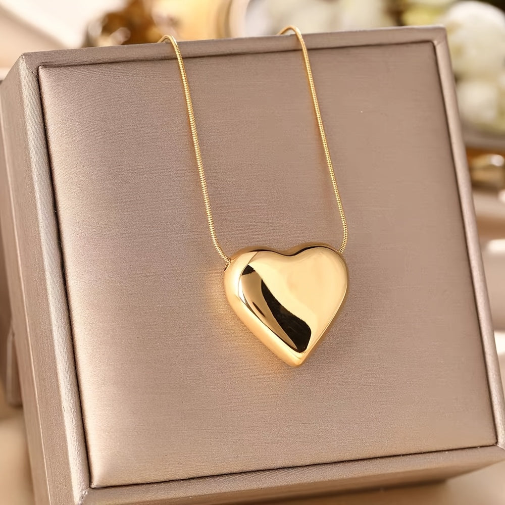 Elegante collar con colgante de corazón abombado en oro blanco