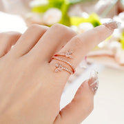 Anillo con mariposas y circonitas engastadas en oro blanco
