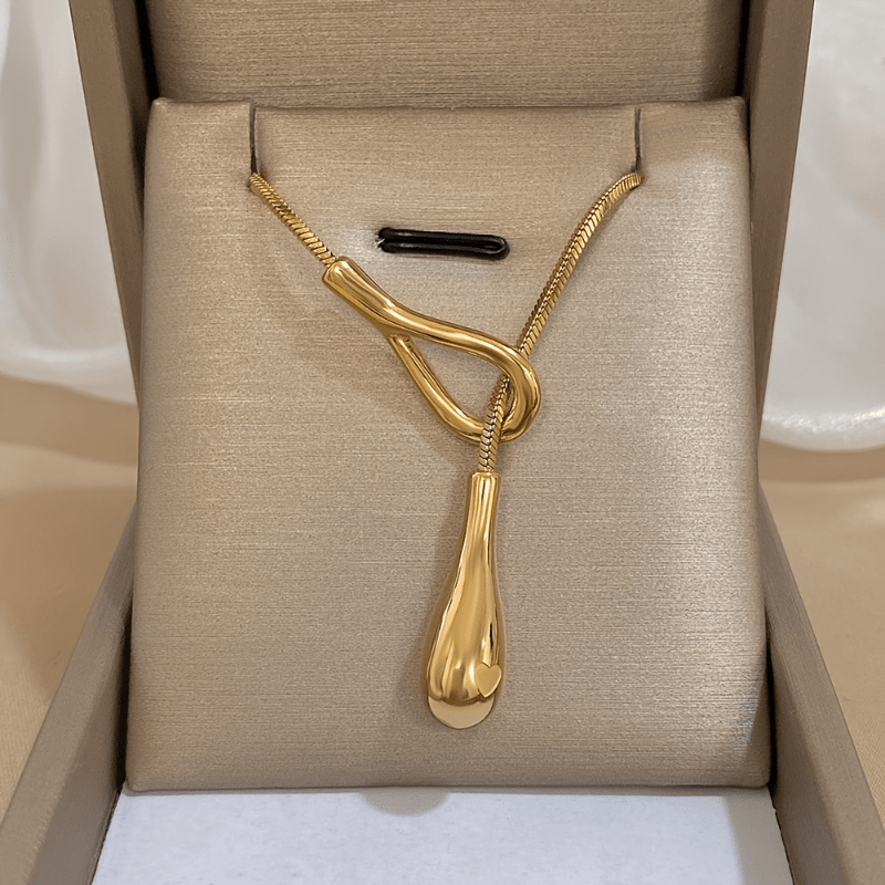 Collar vintage de oro blanco con colgante en forma de gota