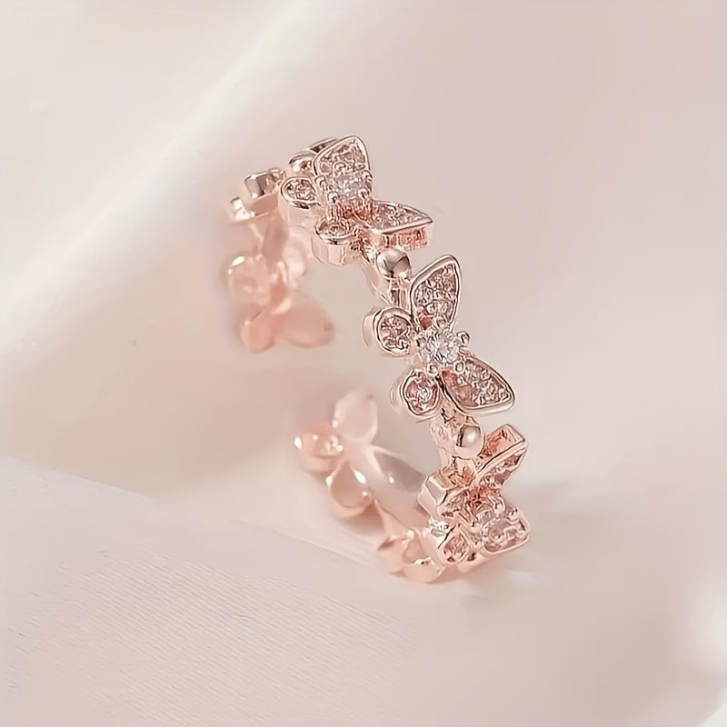 Anillo con forma de mariposa de oro blanco con cristales