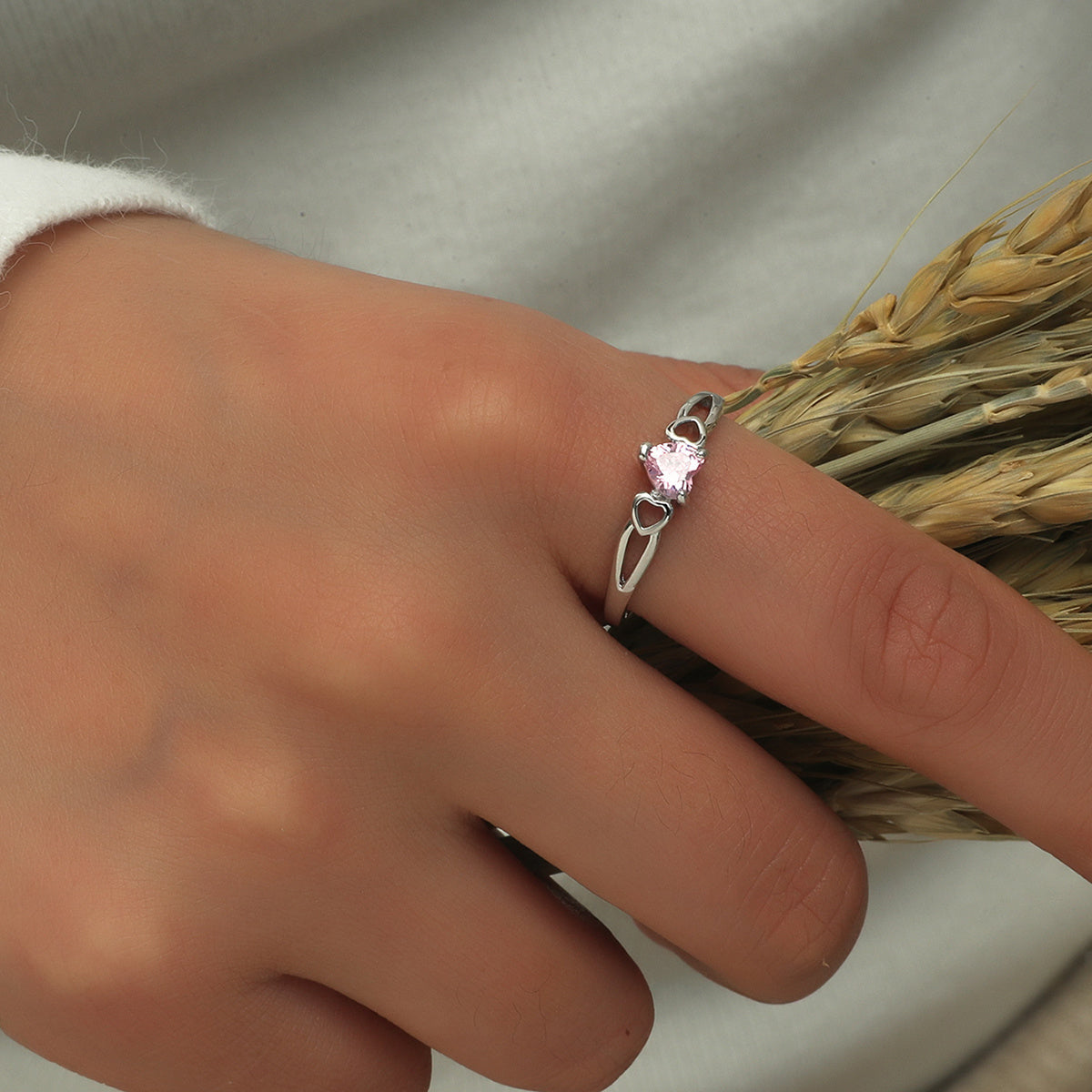 Rosalie: Anillo de oro blanco con circonita en forma de corazón