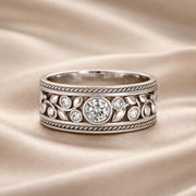 Elegante anillo de oro blanco con circonita