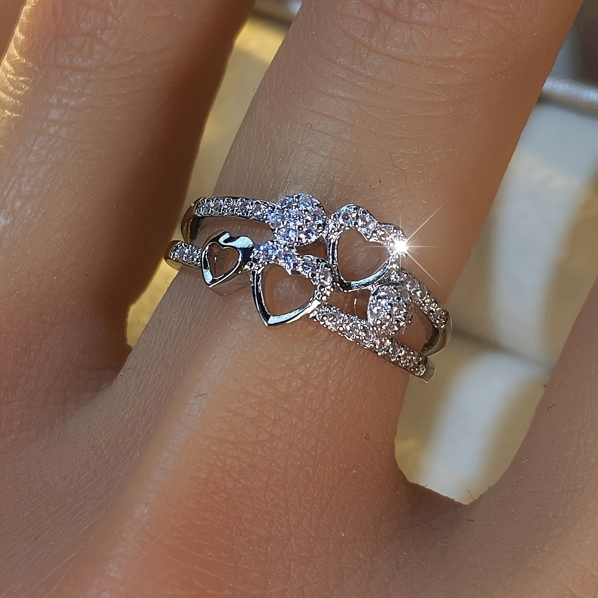 Anillo de corazón en oro blanco con circonita