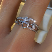 Anillo de corazón en oro blanco con circonita