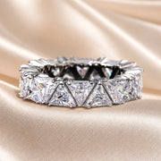 Anillo triangular de zirconia chapado en oro blanco