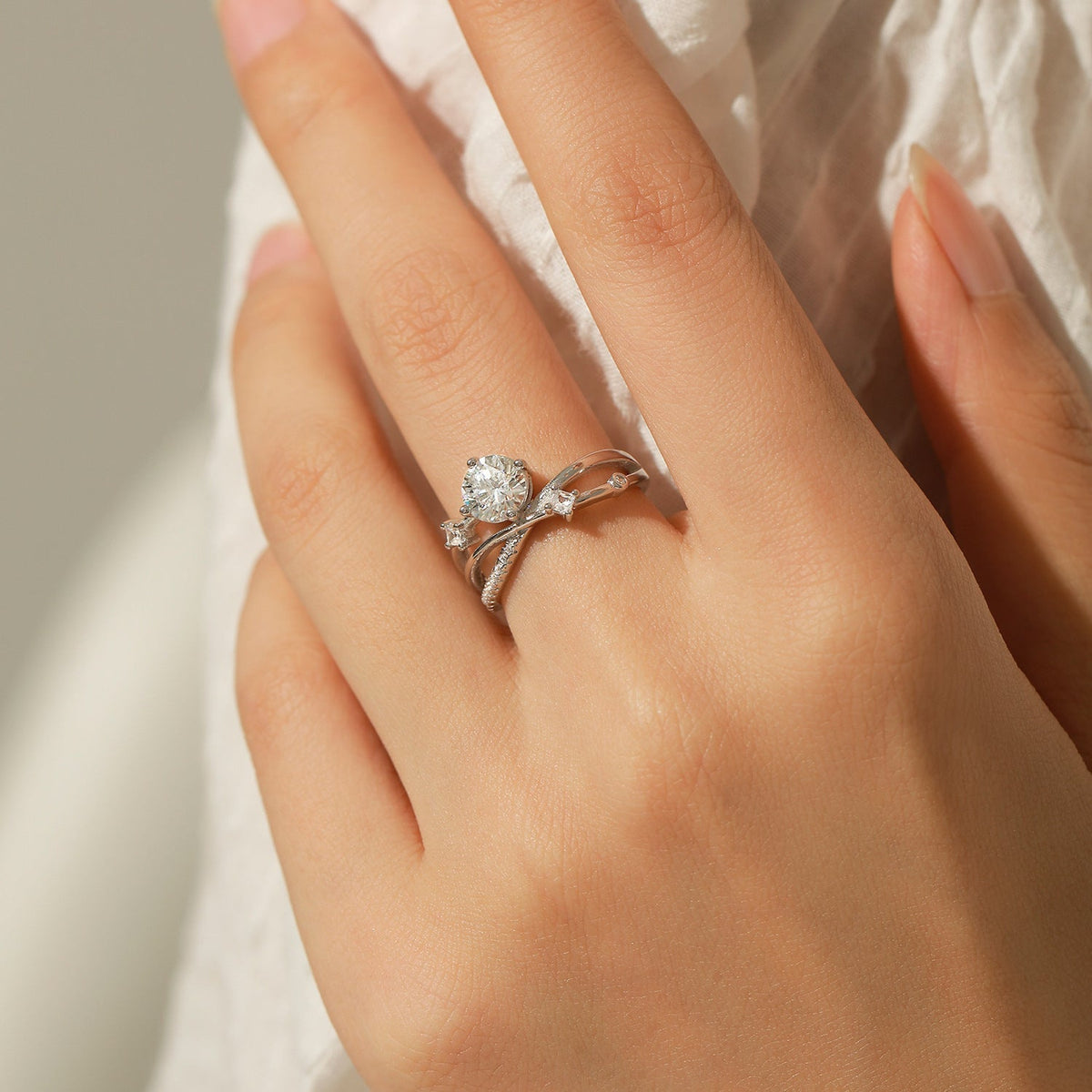 Anillo Cielo Estrellado de Oro Blanco con Circonita