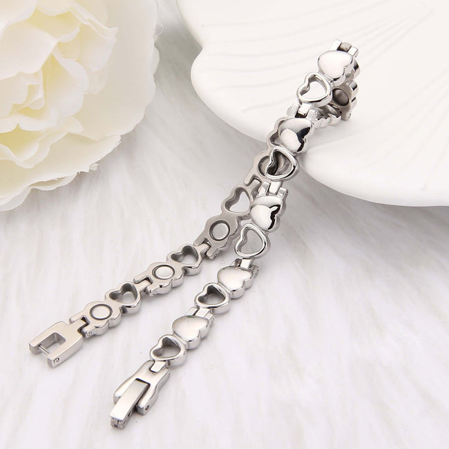 Elegante pulsera de oro blanco con colgante en forma de corazón
