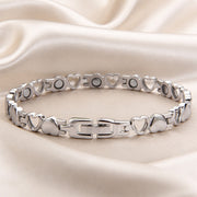 Elegante pulsera de oro blanco con colgante en forma de corazón