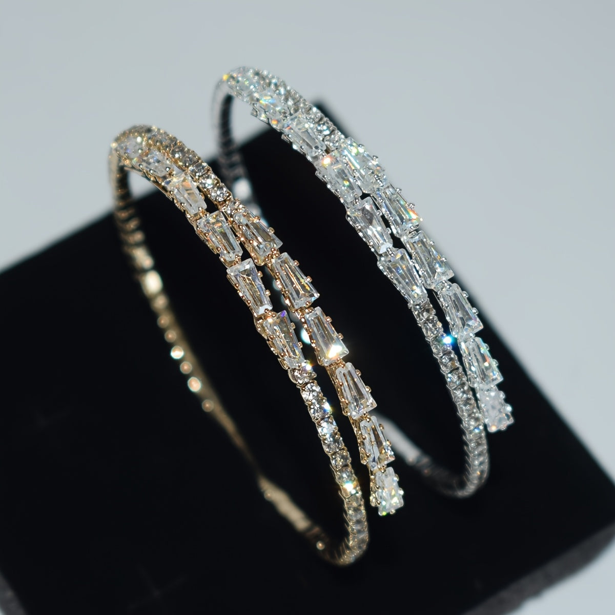 Elegante pulsera de oro blanco con circonita cúbica