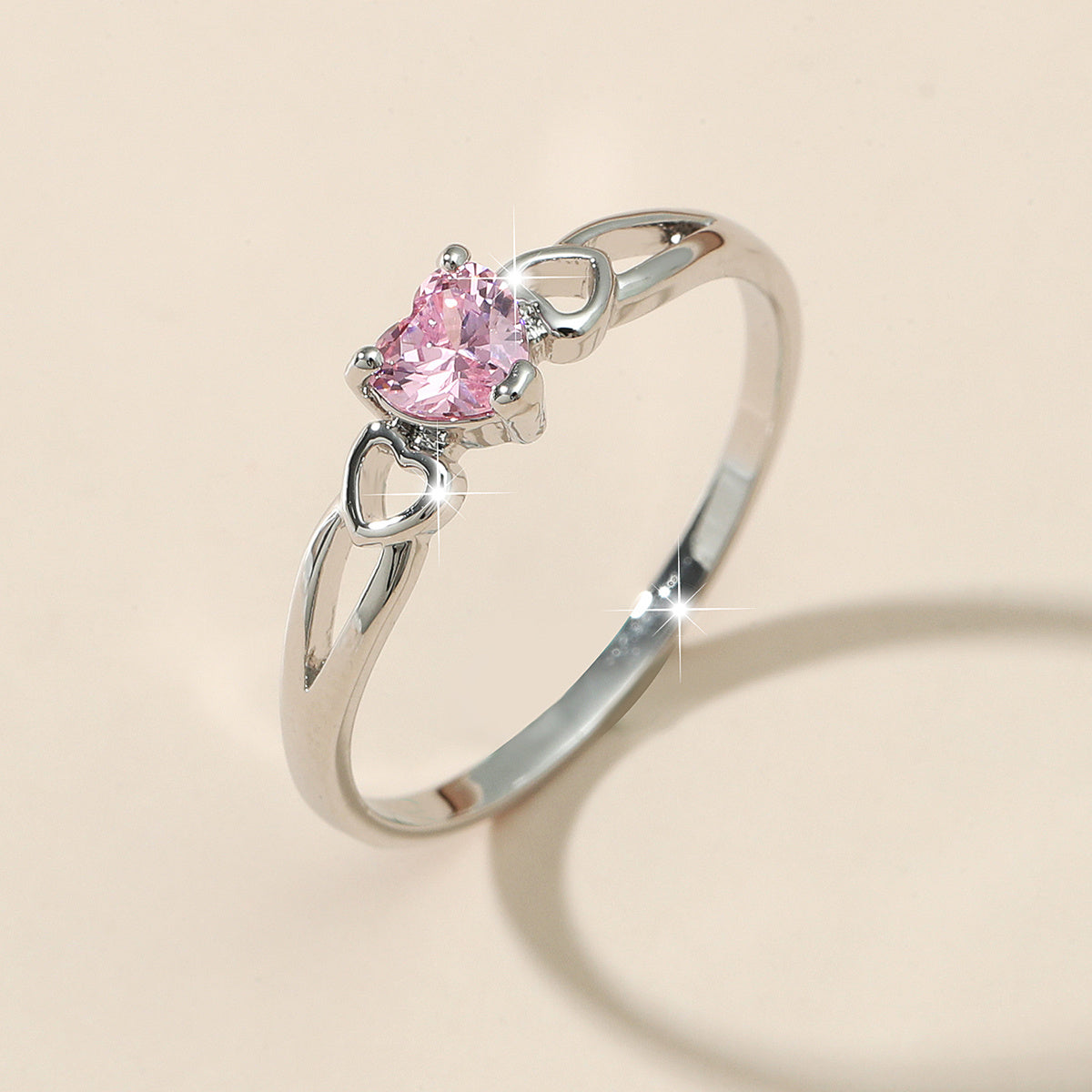 Rosalie: Anillo de oro blanco con circonita en forma de corazón
