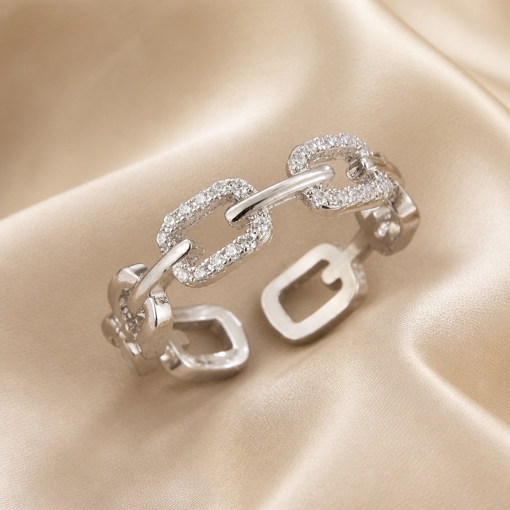 Anillo de oro blanco con circonita cúbica brillante