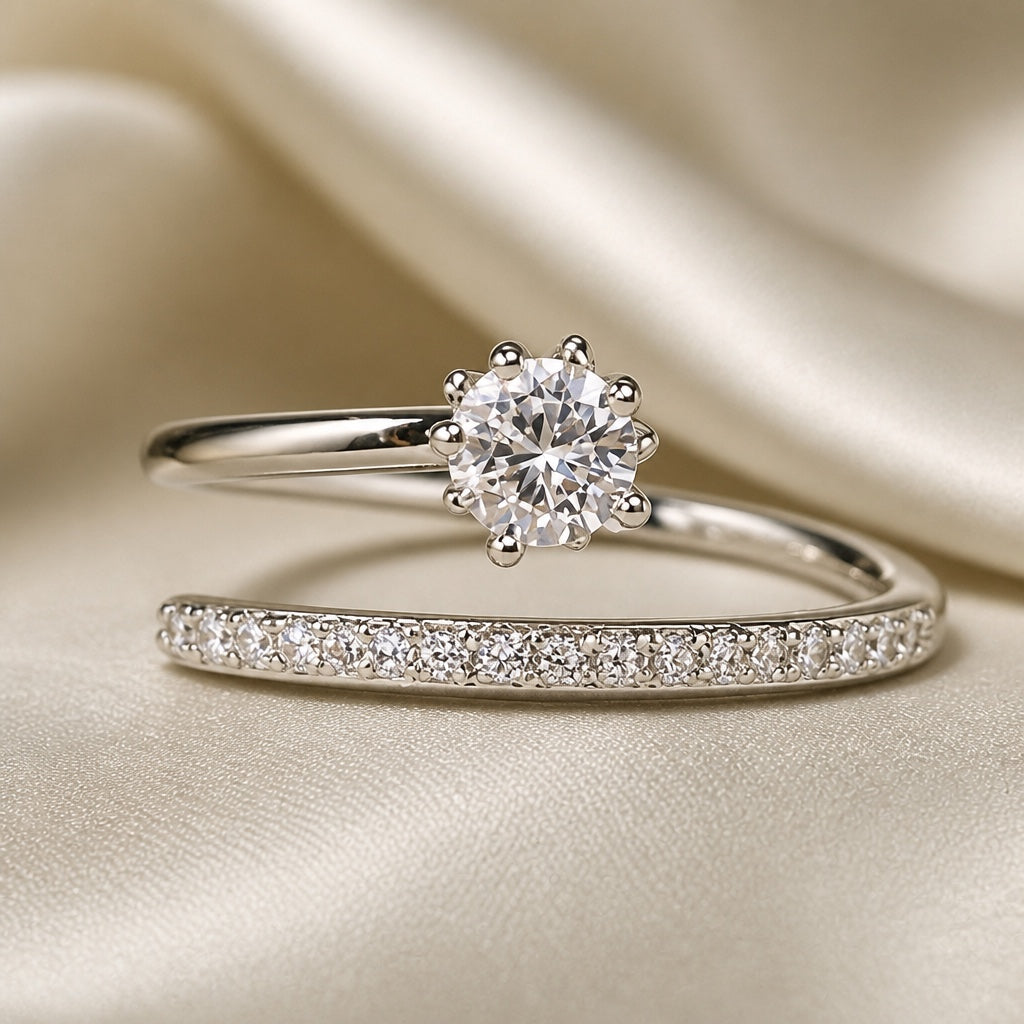 Anillo Glow de circonita con baño de oro blanco