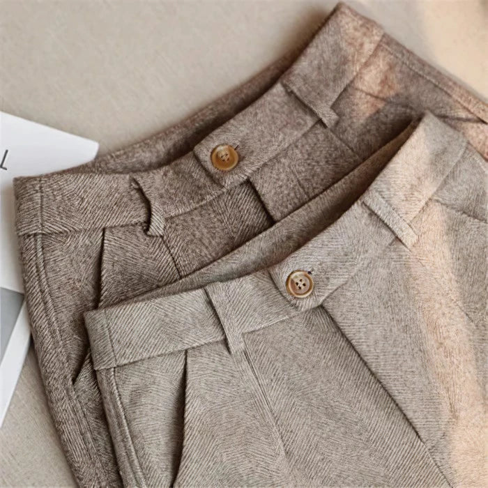 Pantalón Álvaro - Detalle de cintura y botones